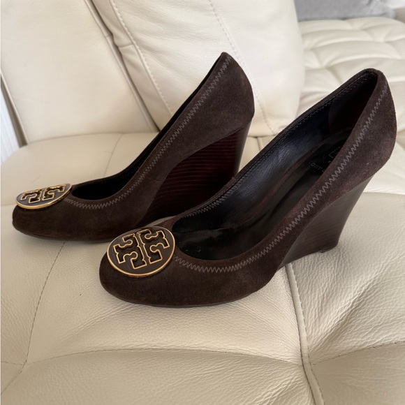 Tory Burch Women's Brown Suede Wedge Pumps size 8 - Picture 4 of 5